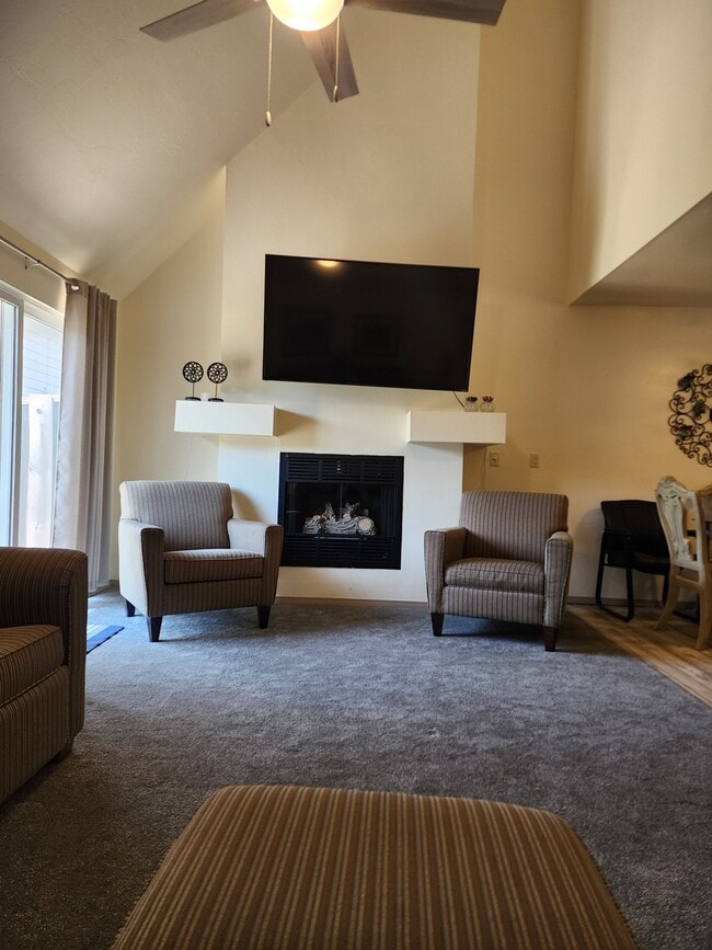 1808 Briarwood Ct in De Pere, WI - Building Photo - Building Photo