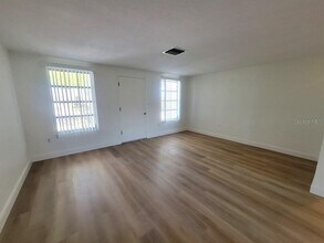 10329 Castalie Dr in Port Richey, FL - Building Photo - Building Photo