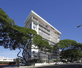 The Pleasanton in Honolulu, HI - Building Photo - Building Photo