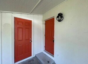 6010 Rex Hall Ln in Apollo Beach, FL - Building Photo - Building Photo