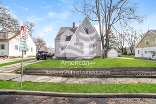 110 Court Dr in Washington, IL - Building Photo