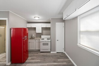 The Redford Apartments in Redford, MI - Foto de edificio - Interior Photo