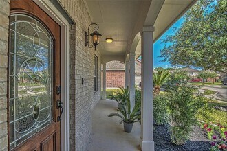 24403 Redrock Falls in Tomball, TX - Foto de edificio - Building Photo