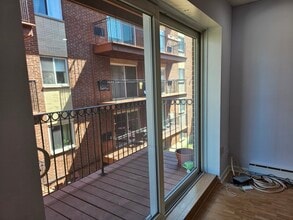 29 Custer St, Unit 205 in Boston, MA - Building Photo - Building Photo