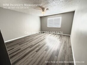 20586 Lorain Rd in Fairview Park, OH - Building Photo - Building Photo