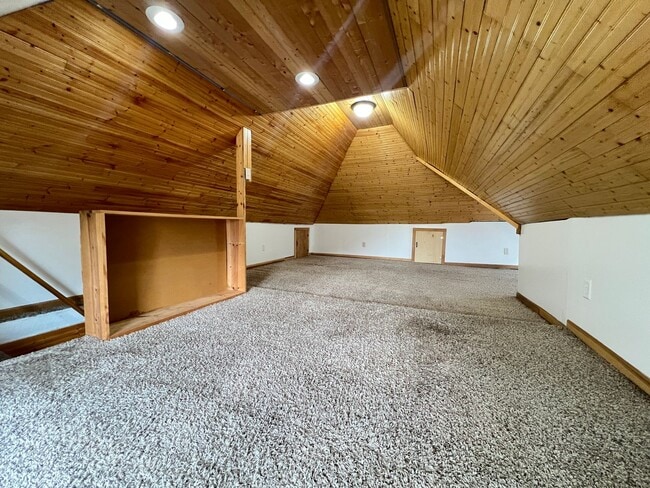 property at 1524 Hughitt Ave