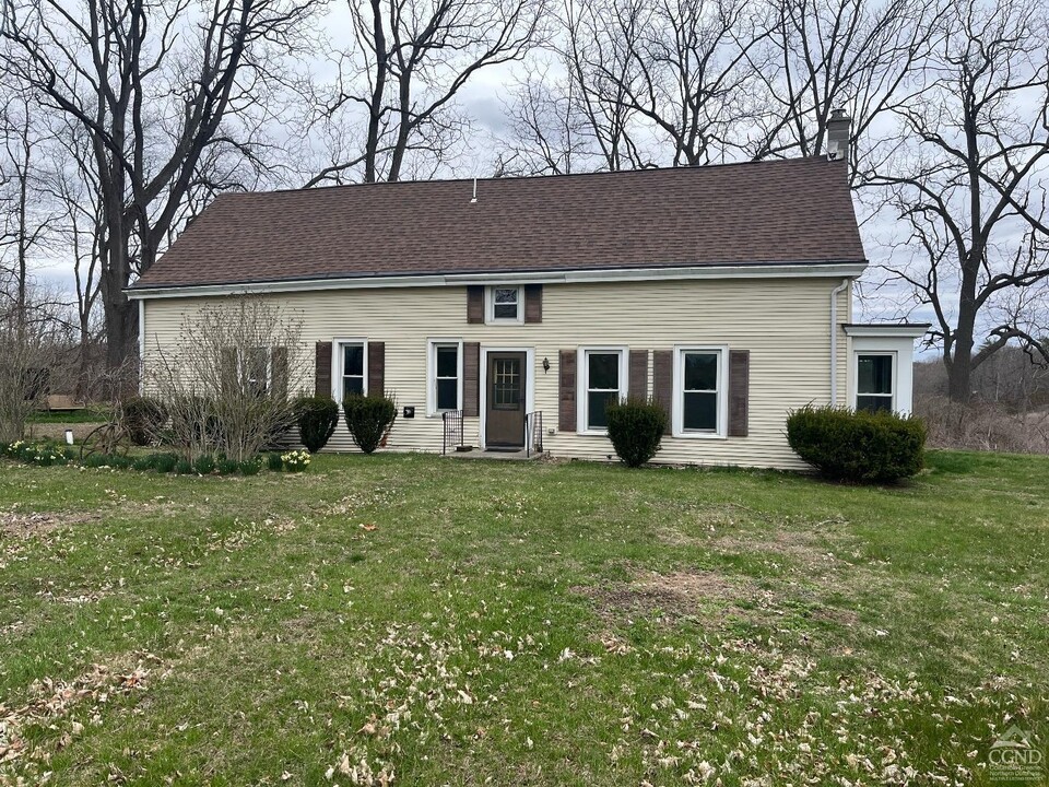 319 Co Rd 26A in Stuyvesant, NY - Building Photo