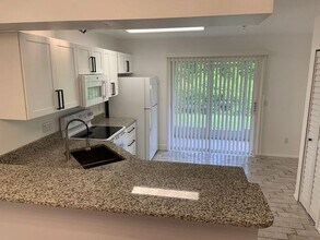 121 Reserve Cir in Oviedo, FL - Foto de edificio - Building Photo