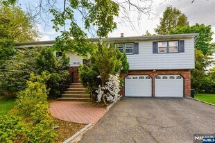 40-10 Paterson St in Fair Lawn, NJ - Building Photo