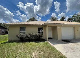 5732 NE 33rd St in Silver Springs, FL - Building Photo