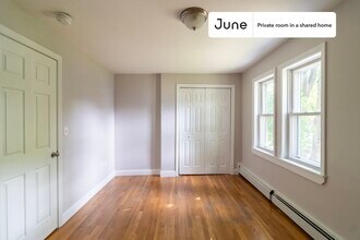 Room in Shared 5 bed/1.5 bath home in Boston, MA - Building Photo - Building Photo