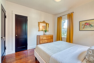 2215 SE Powell Blvd in Portland, OR - Building Photo - Building Photo