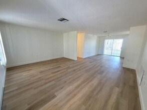 10329 Castalie Dr in Port Richey, FL - Building Photo - Building Photo