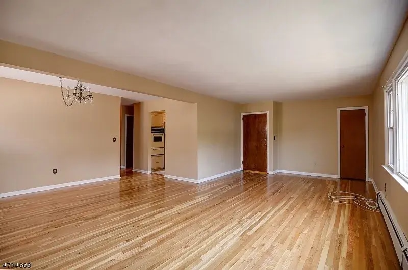 10 Housman Ct, Unit Floor 1 in Maplewood, NJ - Building Photo