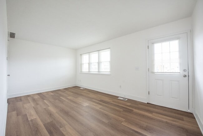 3012 Larkmoor St in Lorain, OH - Building Photo - Building Photo