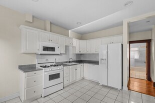 59 Hobson St, Unit 2B in Boston, MA - Building Photo