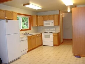 759 SE Indian Trl Ave in Depoe Bay, OR - Building Photo - Building Photo