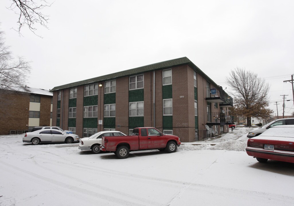 680 S 20th St in Lincoln, NE - Foto de edificio