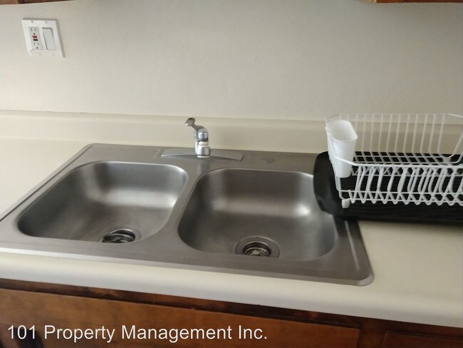 110 Washington Ct in Ukiah, CA - Building Photo - Building Photo