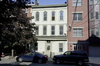 115 Clinton St in Hoboken, NJ - Building Photo - Building Photo