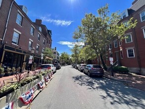 87 Main St, Unit 1 in Boston, MA - Foto de edificio - Building Photo