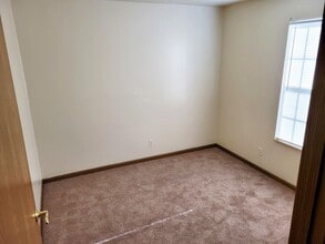 Kingsbury Campus Apartments in Greenville, IL - Building Photo - Building Photo