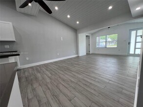 2418 Taft St in Hollywood, FL - Building Photo - Building Photo
