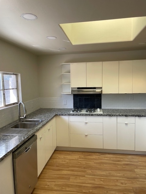 property at 902 S Una Ave