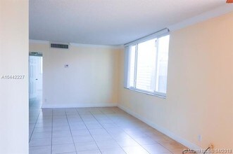 3257 NE 13th St-Unit -103 in Pompano Beach, FL - Building Photo - Building Photo