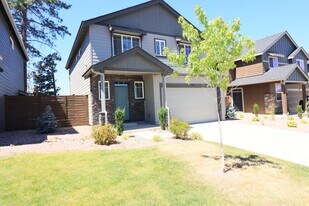 61581 SE Lorenzo Dr in Bend, OR - Building Photo
