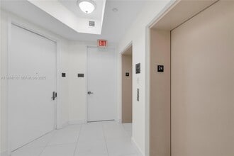 15811 Collins Ave in North Miami Beach, FL - Building Photo - Building Photo