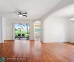 122 Seminole Lakes Dr in Royal Palm Beach, FL - Building Photo - Building Photo