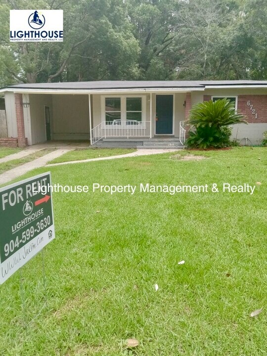 6721 Alaro Rd in Jacksonville, FL - Building Photo