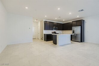 1554 Maria Xing Ave in Henderson, NV - Building Photo - Building Photo