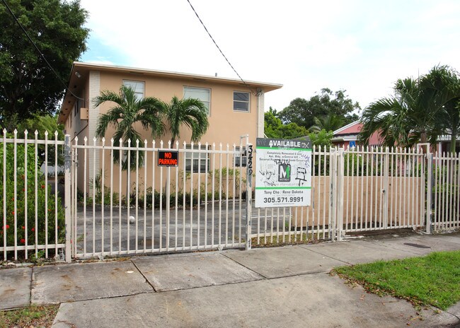 3429 NW 5th Ave in Miami, FL - Foto de edificio - Building Photo