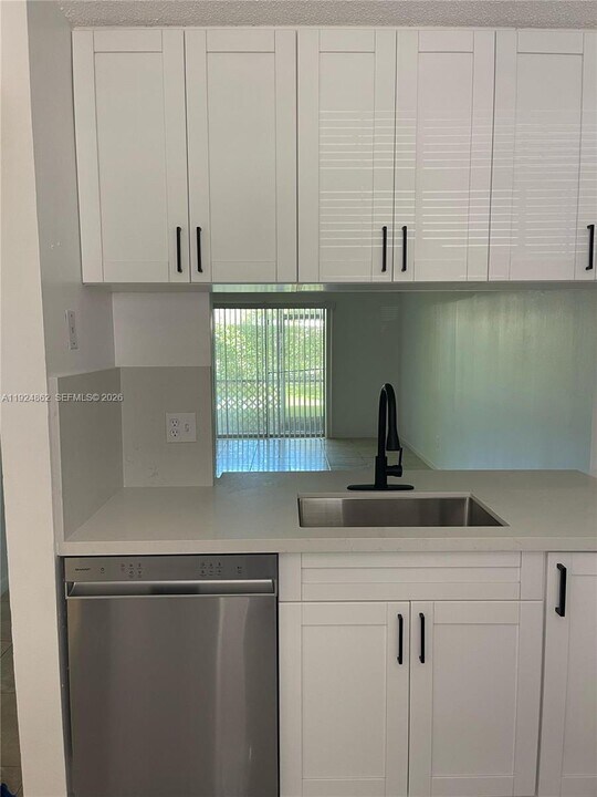 10357 NW 8th St in Pembroke Pines, FL - Building Photo