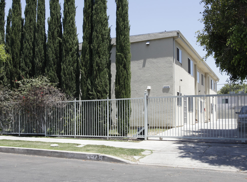 Agnes Apartments in North Hollywood, CA - Building Photo