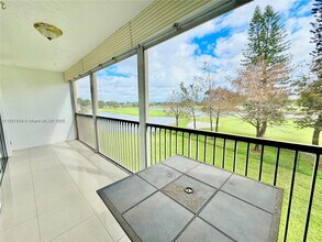 3150 W Rolling Hills Cir, Unit #307 in Davie, FL - Building Photo - Building Photo