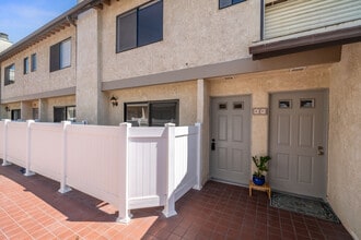 2625 N Lincoln St, Unit E in Burbank, CA - Foto de edificio - Building Photo