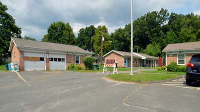 Glen Apartments in Danbury, CT - Building Photo - Building Photo