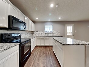 2432 Arroyo Springs Dr in Grand Prairie, TX - Building Photo - Building Photo