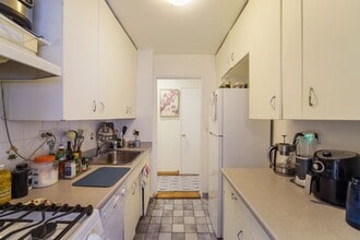 420 E 64th St in New York, NY - Building Photo - Building Photo