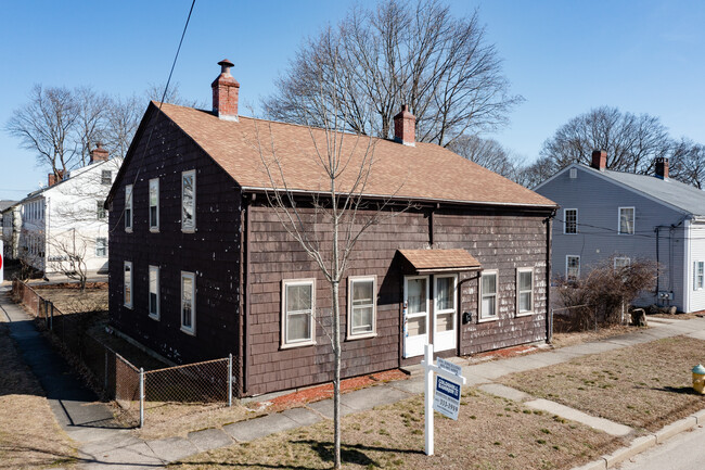 129 Lonsdale Main St in Lincoln, RI - Building Photo - Building Photo