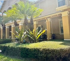 188 W Thatch Palm Cir in Jupiter, FL - Building Photo