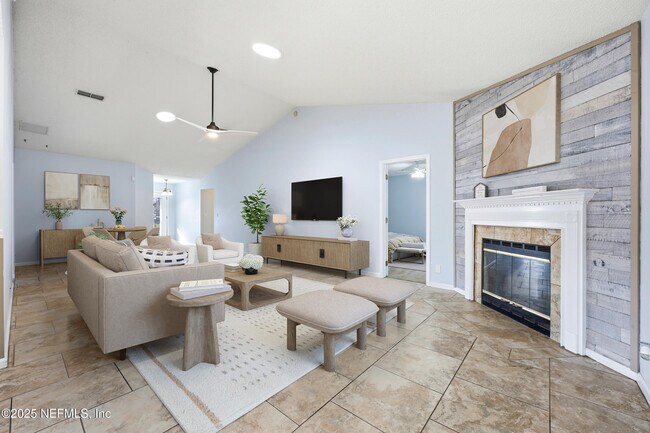 14049 Broken Bow Dr N in Jacksonville, FL - Building Photo - Building Photo