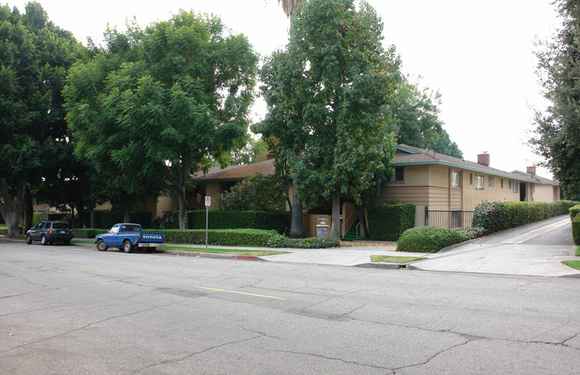 Glendale Garden Homes in Glendale, CA - Building Photo - Building Photo