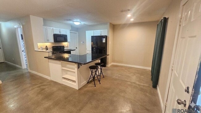 8708 Montclair St in Denham Springs, LA - Foto de edificio - Building Photo