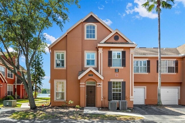 9208 Lake Chase Island Way in Tampa, FL - Building Photo - Building Photo