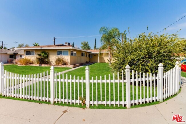 11257 Collett Ave in Los Angeles, CA - Building Photo - Building Photo