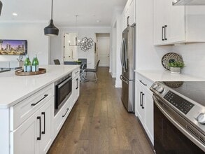 6890 Peachtree Dunwoody Rd in Atlanta, GA - Building Photo - Building Photo